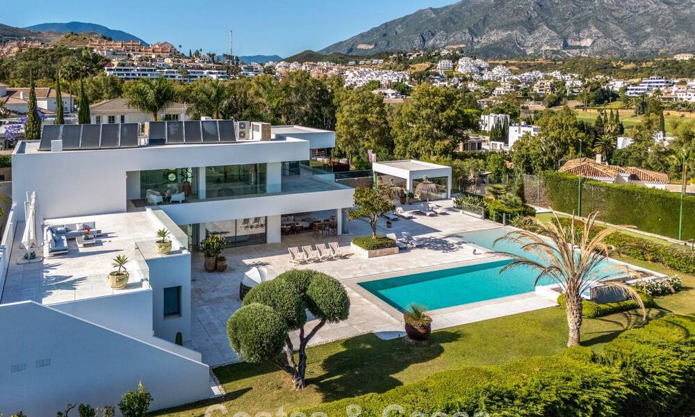 Gesofisticeerde luxevilla te koop met privé tennisbaan in het hart van Nueva Andalucia, Marbella 783597
