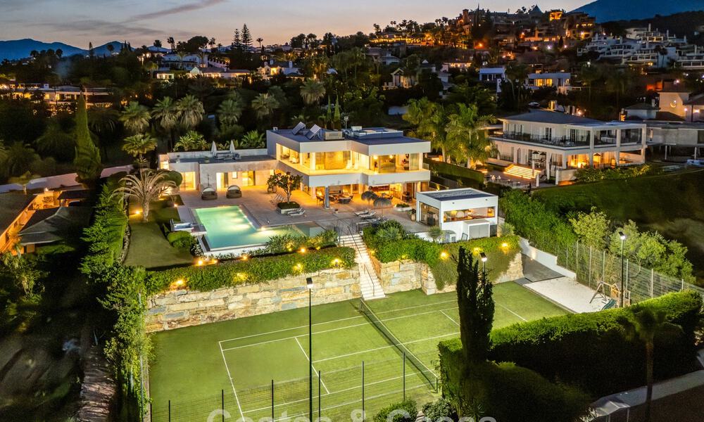 Gesofisticeerde luxevilla te koop met privé tennisbaan in het hart van Nueva Andalucia, Marbella 783601