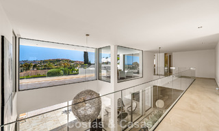 Gesofisticeerde luxevilla te koop met privé tennisbaan in het hart van Nueva Andalucia, Marbella 783602 