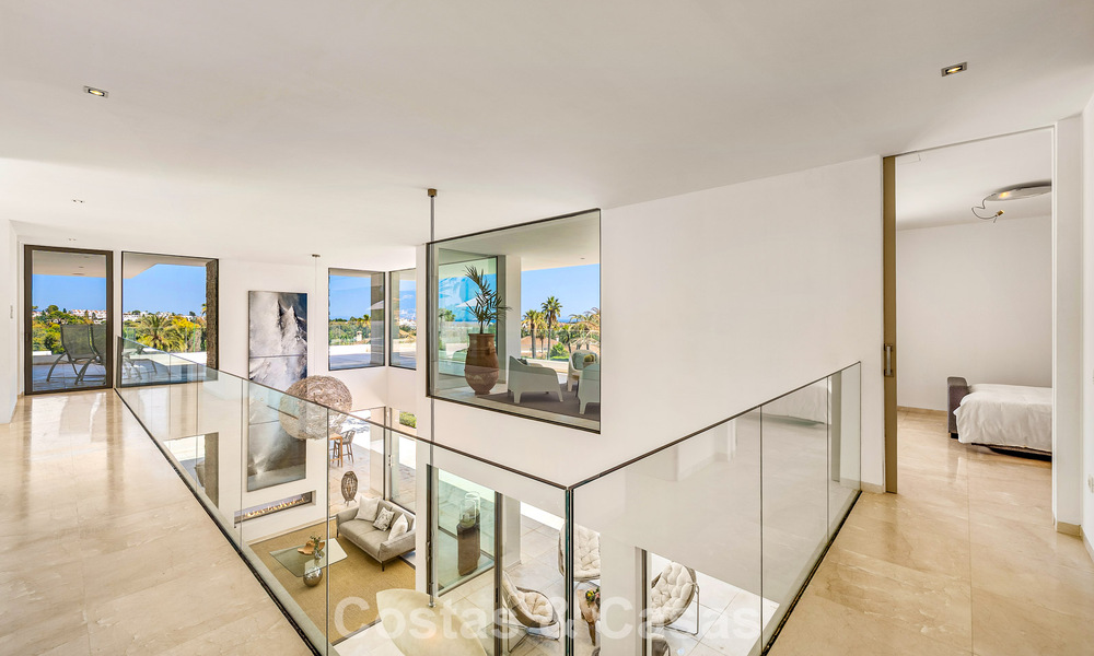 Gesofisticeerde luxevilla te koop met privé tennisbaan in het hart van Nueva Andalucia, Marbella 783603
