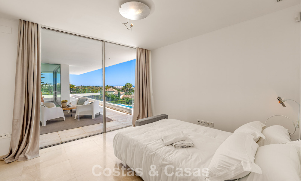Gesofisticeerde luxevilla te koop met privé tennisbaan in het hart van Nueva Andalucia, Marbella 783604