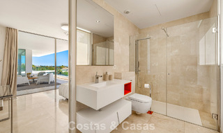 Gesofisticeerde luxevilla te koop met privé tennisbaan in het hart van Nueva Andalucia, Marbella 783605 