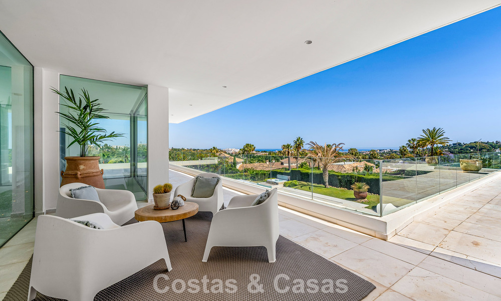 Gesofisticeerde luxevilla te koop met privé tennisbaan in het hart van Nueva Andalucia, Marbella 783608