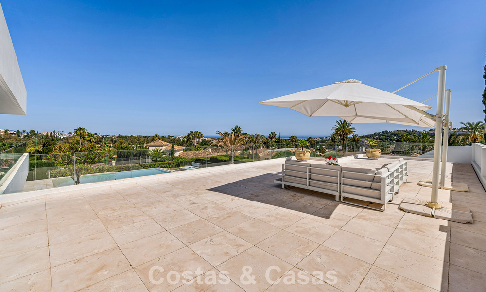 Gesofisticeerde luxevilla te koop met privé tennisbaan in het hart van Nueva Andalucia, Marbella 783609