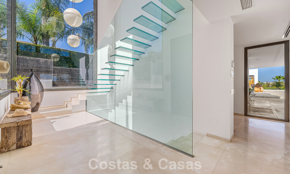 Gesofisticeerde luxevilla te koop met privé tennisbaan in het hart van Nueva Andalucia, Marbella 783615