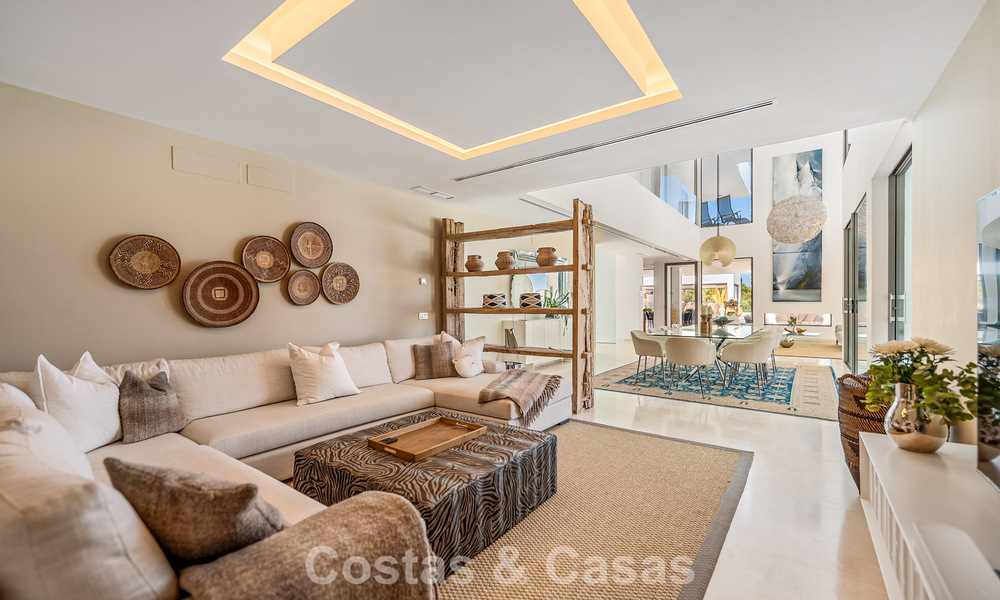 Gesofisticeerde luxevilla te koop met privé tennisbaan in het hart van Nueva Andalucia, Marbella 783617