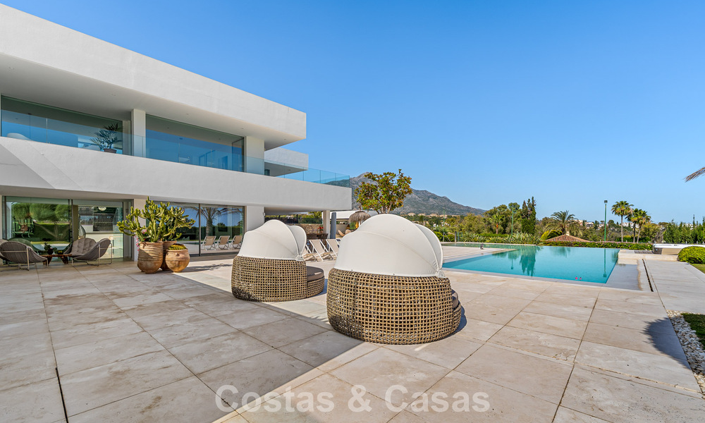 Gesofisticeerde luxevilla te koop met privé tennisbaan in het hart van Nueva Andalucia, Marbella 783620