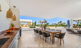 Gesofisticeerde luxevilla te koop met privé tennisbaan in het hart van Nueva Andalucia, Marbella 783623 