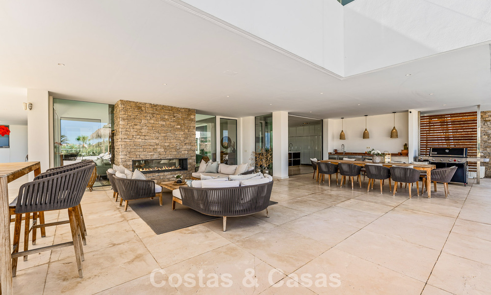Gesofisticeerde luxevilla te koop met privé tennisbaan in het hart van Nueva Andalucia, Marbella 783625