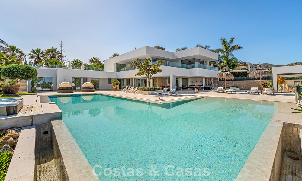 Gesofisticeerde luxevilla te koop met privé tennisbaan in het hart van Nueva Andalucia, Marbella 783628