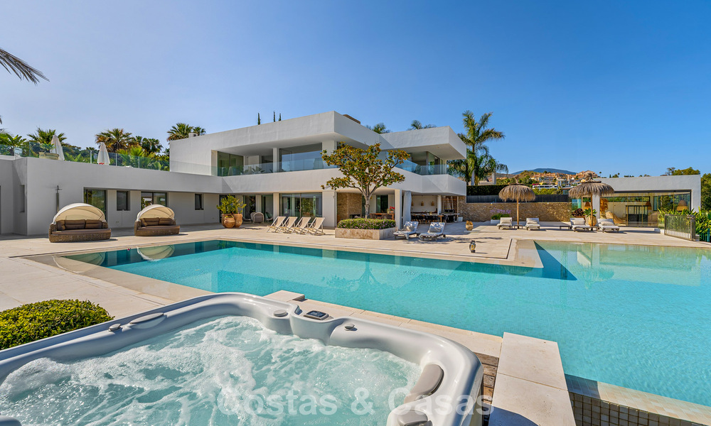 Gesofisticeerde luxevilla te koop met privé tennisbaan in het hart van Nueva Andalucia, Marbella 783629