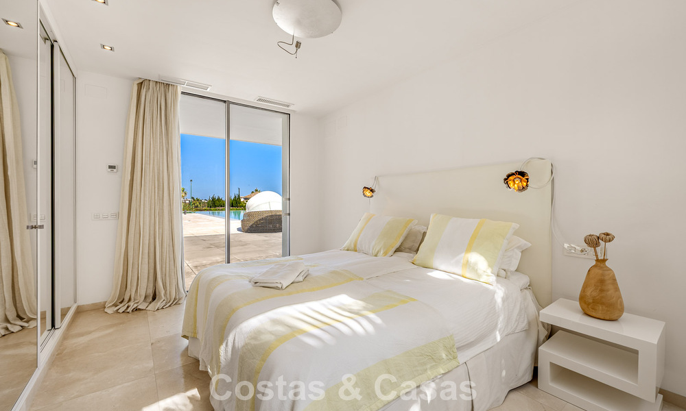 Gesofisticeerde luxevilla te koop met privé tennisbaan in het hart van Nueva Andalucia, Marbella 783632