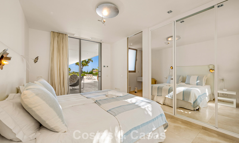 Gesofisticeerde luxevilla te koop met privé tennisbaan in het hart van Nueva Andalucia, Marbella 783633