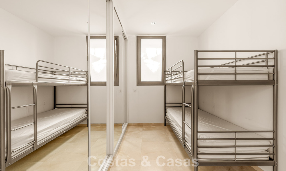 Gesofisticeerde luxevilla te koop met privé tennisbaan in het hart van Nueva Andalucia, Marbella 783634