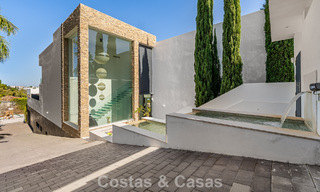 Gesofisticeerde luxevilla te koop met privé tennisbaan in het hart van Nueva Andalucia, Marbella 783636 