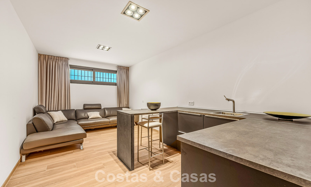Gesofisticeerde luxevilla te koop met privé tennisbaan in het hart van Nueva Andalucia, Marbella 783639