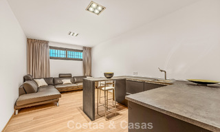 Gesofisticeerde luxevilla te koop met privé tennisbaan in het hart van Nueva Andalucia, Marbella 783639 