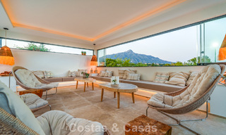 Gesofisticeerde luxevilla te koop met privé tennisbaan in het hart van Nueva Andalucia, Marbella 783640 