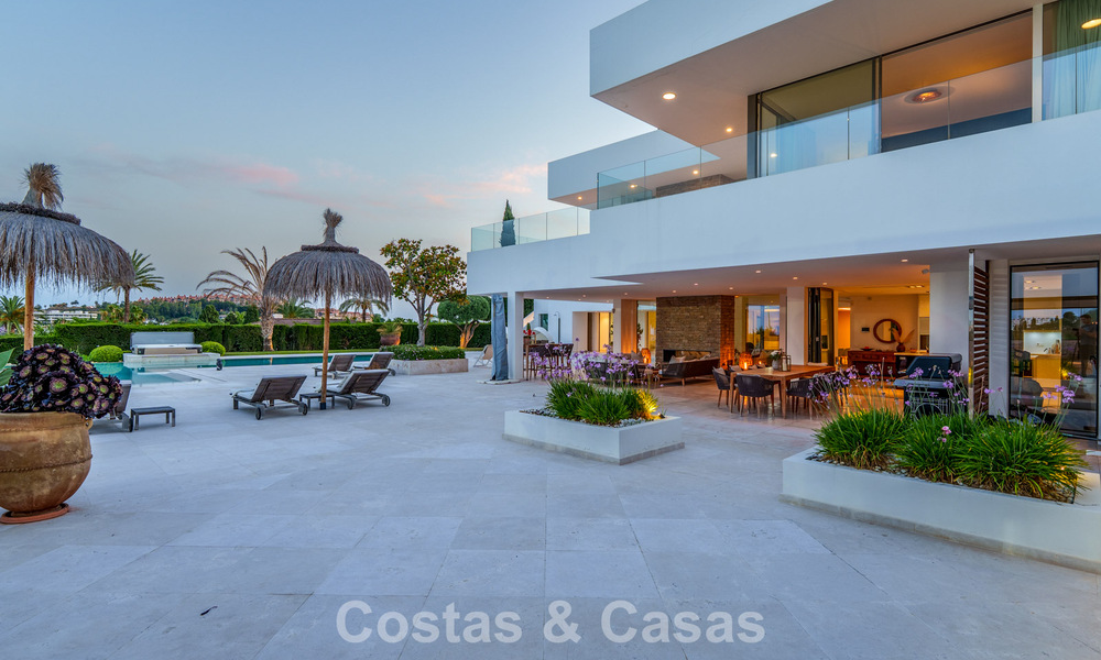 Gesofisticeerde luxevilla te koop met privé tennisbaan in het hart van Nueva Andalucia, Marbella 783641