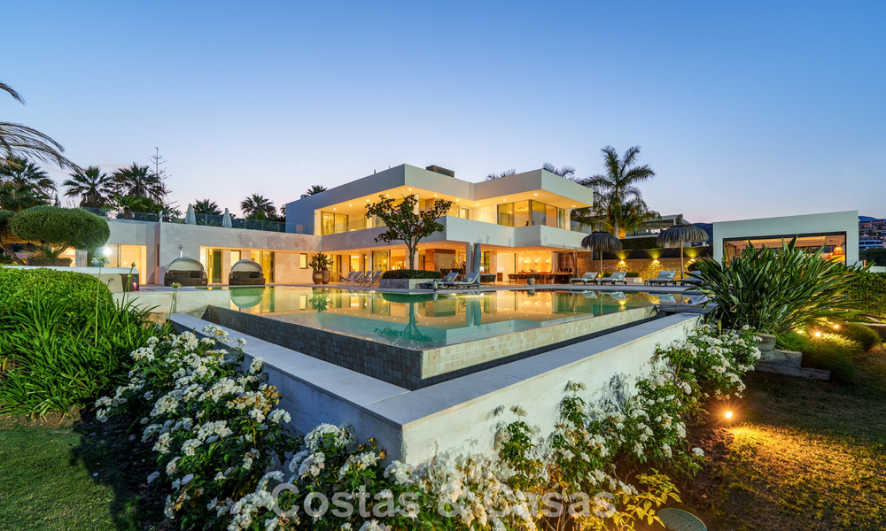 Gesofisticeerde luxevilla te koop met privé tennisbaan in het hart van Nueva Andalucia, Marbella 783642