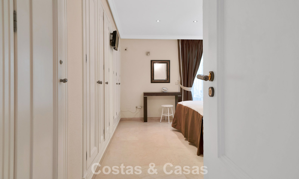 Begane grondappartement te koop in een eerstelijns strandcomplex op de New Golden Mile, Marbella - Estepona 783669