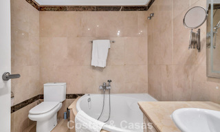 Begane grondappartement te koop in een eerstelijns strandcomplex op de New Golden Mile, Marbella - Estepona 783675 