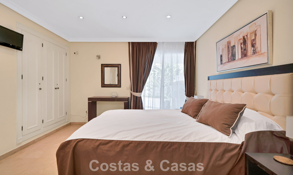Begane grondappartement te koop in een eerstelijns strandcomplex op de New Golden Mile, Marbella - Estepona 783678