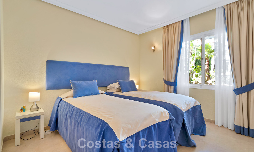 Begane grondappartement te koop in een eerstelijns strandcomplex op de New Golden Mile, Marbella - Estepona 783679