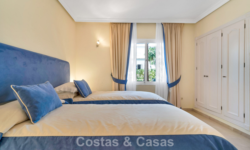 Begane grondappartement te koop in een eerstelijns strandcomplex op de New Golden Mile, Marbella - Estepona 783681