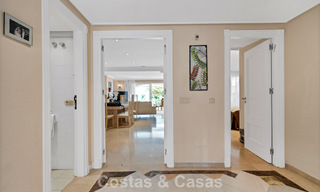 Begane grondappartement te koop in een eerstelijns strandcomplex op de New Golden Mile, Marbella - Estepona 783683 