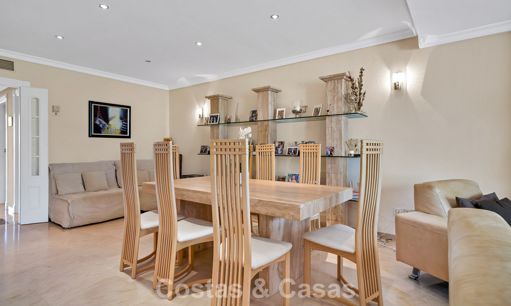 Begane grondappartement te koop in een eerstelijns strandcomplex op de New Golden Mile, Marbella - Estepona 783690
