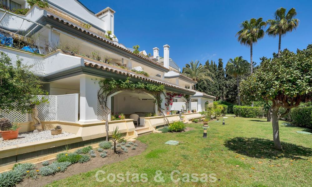 Begane grondappartement te koop in een eerstelijns strandcomplex op de New Golden Mile, Marbella - Estepona 783699