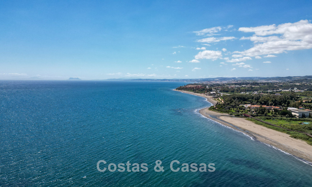Begane grondappartement te koop in een eerstelijns strandcomplex op de New Golden Mile, Marbella - Estepona 783702