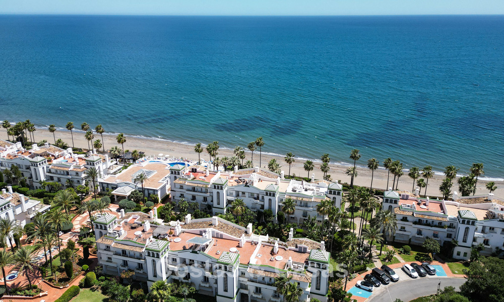 Begane grondappartement te koop in een eerstelijns strandcomplex op de New Golden Mile, Marbella - Estepona 783706