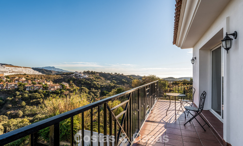 Ruime familievilla met privézwembad en panoramisch uitzicht gelegen in de heuvels van Estepona 783717