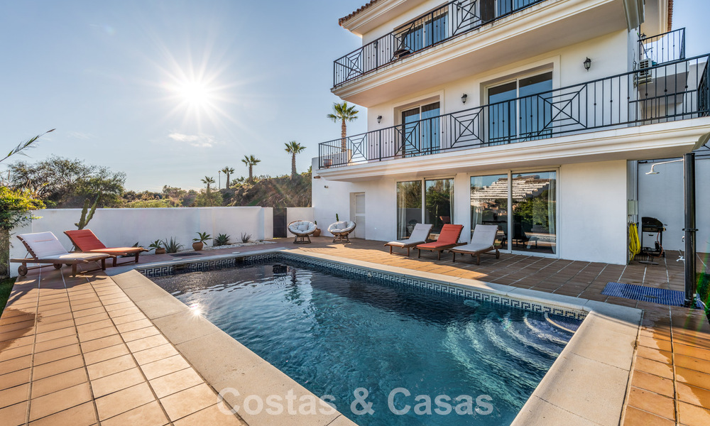 Ruime familievilla met privézwembad en panoramisch uitzicht gelegen in de heuvels van Estepona 783719