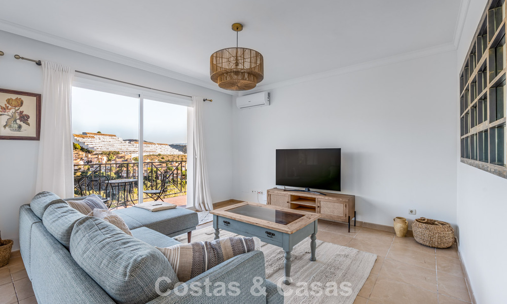 Ruime familievilla met privézwembad en panoramisch uitzicht gelegen in de heuvels van Estepona 783728