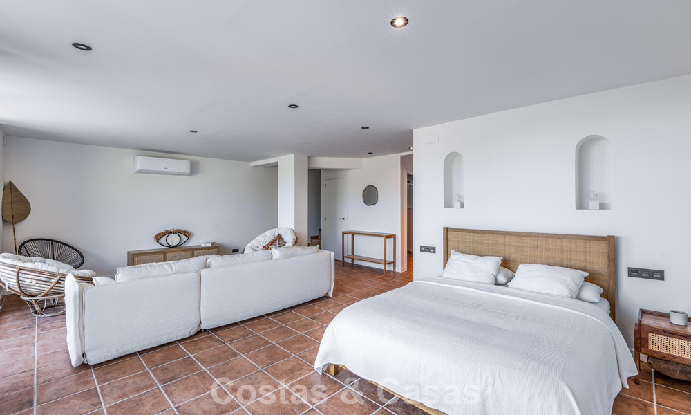 Ruime familievilla met privézwembad en panoramisch uitzicht gelegen in de heuvels van Estepona 783735
