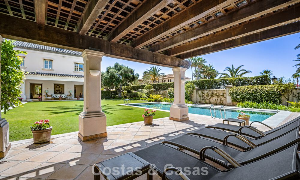 Klassieke, mediterrane luxevilla te koop op een steenworp van het strand in Los Monteros, ten oosten van Marbella centrum 783758