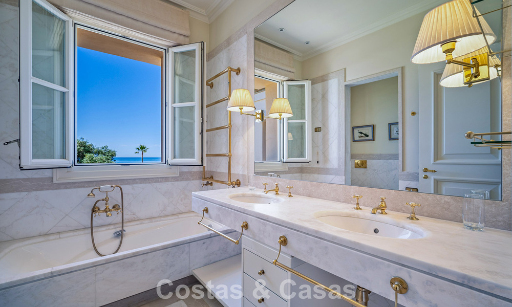 Klassieke, mediterrane luxevilla te koop op een steenworp van het strand in Los Monteros, ten oosten van Marbella centrum 783765