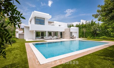Stijlvolle moderne villa met 5 slaapkamers te koop op de New Golden Mile tussen Marbella en Estepona 783775