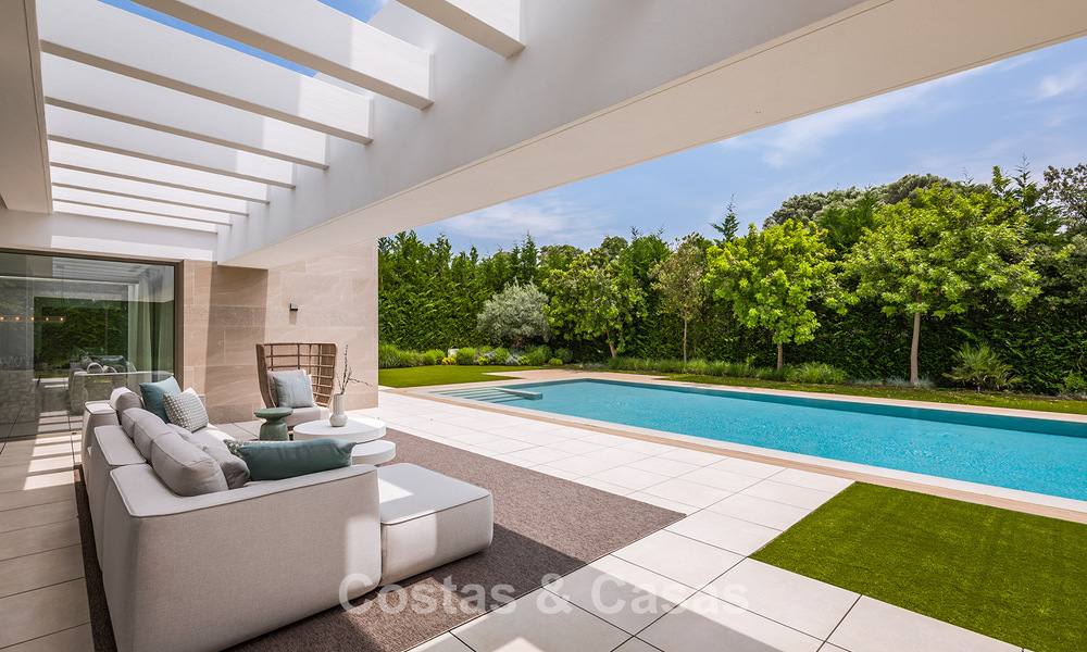Stijlvolle moderne villa met 5 slaapkamers te koop op de New Golden Mile tussen Marbella en Estepona 783776