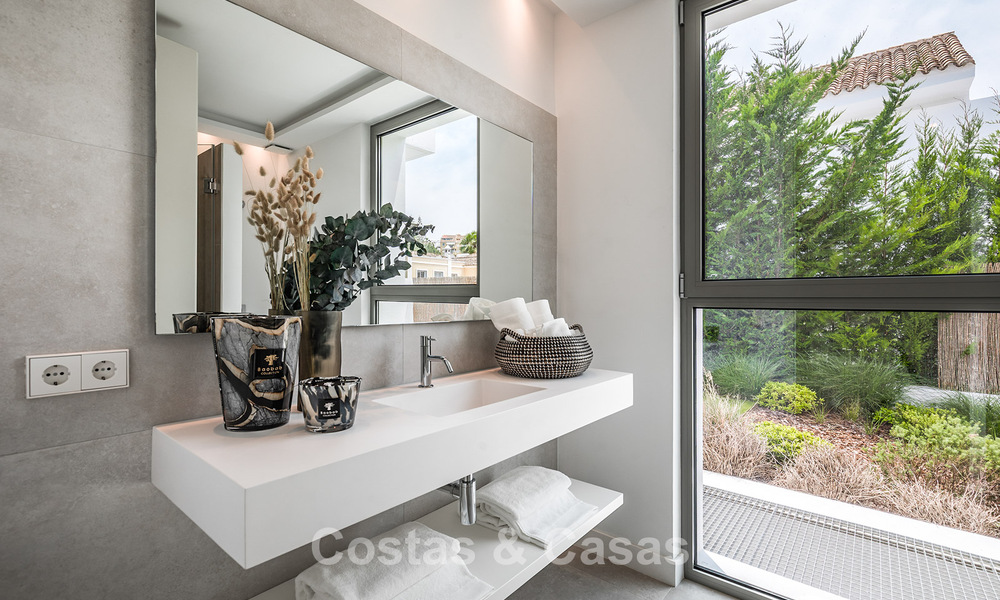 Stijlvolle moderne villa met 5 slaapkamers te koop op de New Golden Mile tussen Marbella en Estepona 783790