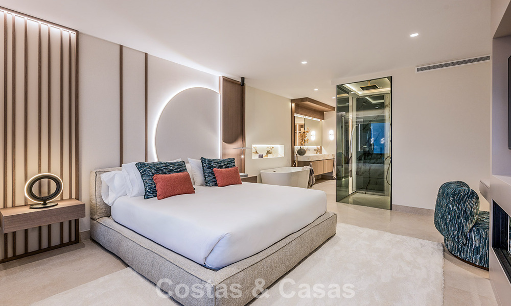 Stijlvol gerenoveerd appartement op eerstelijnsstrand, met frontaal zeezicht, tussen Marbella en Estepona 782894