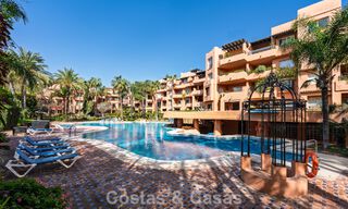 Modern gerenoveerd appartement met prachtig zeezicht te koop op een steenworp van het strand op Marbella’s Golden Mile 783800 