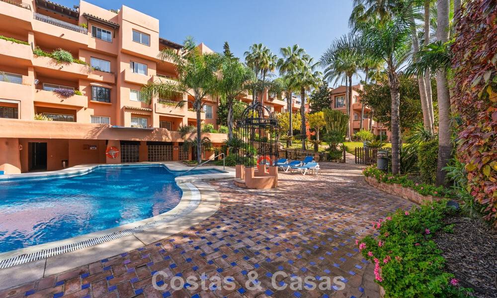 Modern gerenoveerd appartement met prachtig zeezicht te koop op een steenworp van het strand op Marbella’s Golden Mile 783801