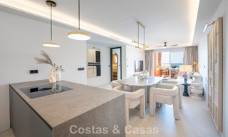 Modern gerenoveerd appartement met prachtig zeezicht te koop op een steenworp van het strand op Marbella’s Golden Mile 783815 