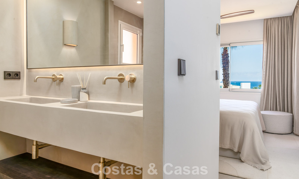Modern gerenoveerd appartement met prachtig zeezicht te koop op een steenworp van het strand op Marbella’s Golden Mile 783821