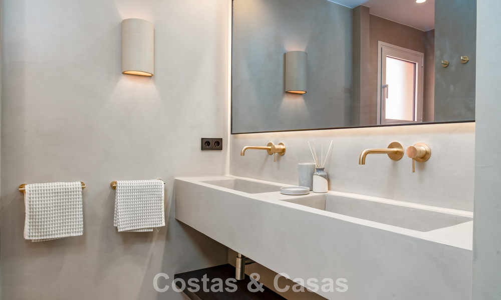 Modern gerenoveerd appartement met prachtig zeezicht te koop op een steenworp van het strand op Marbella’s Golden Mile 783822