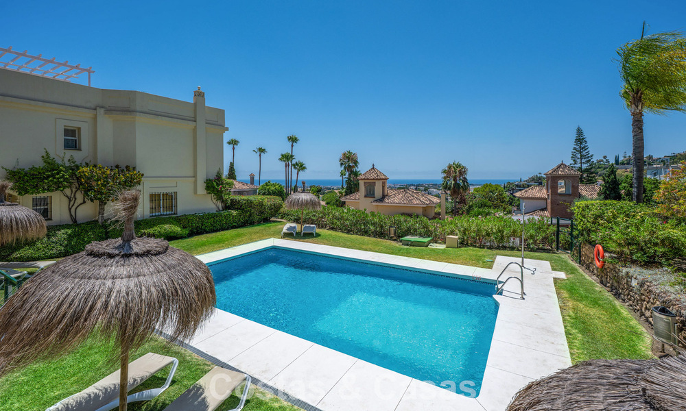 Prachtig gerenoveerd herenhuis te koop een gated community in La Quinta, Marbella - Benahavis 783832